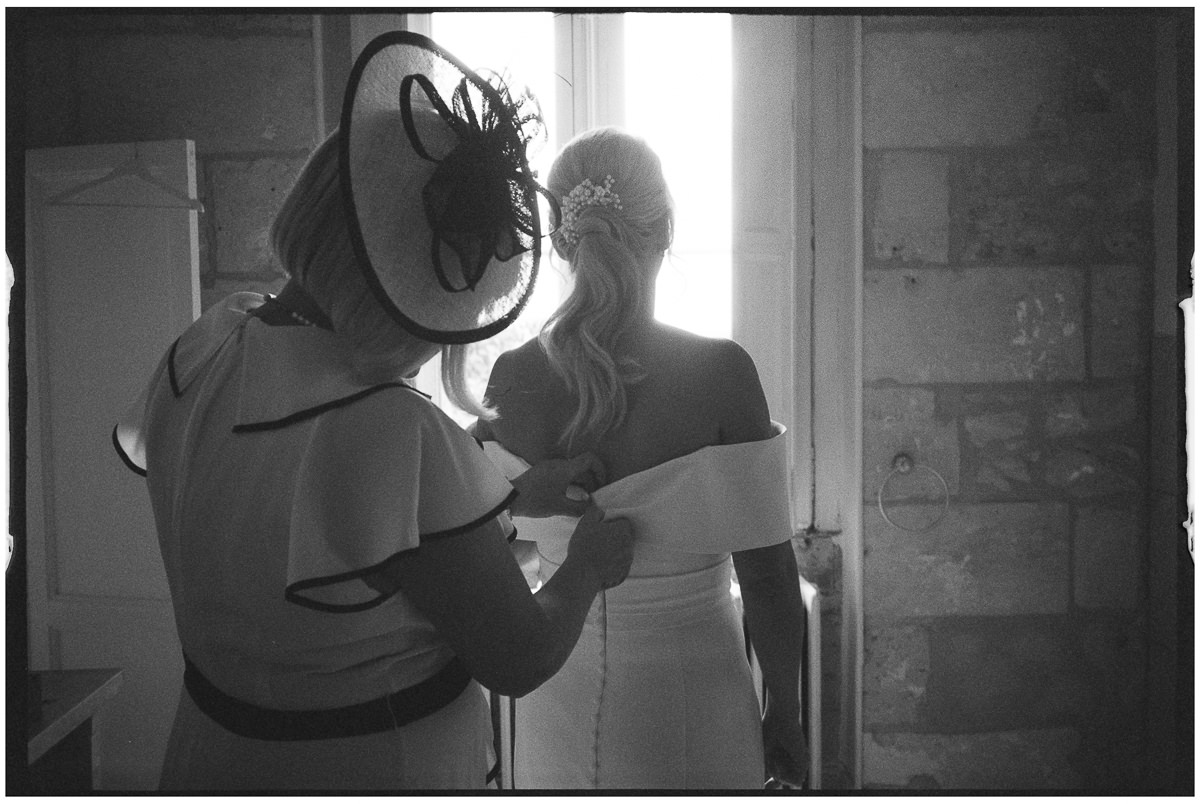 FRANCE WEDDING ON ANALOGUE FILM CHATEAU DE LA VALOUZE 005 FRANCE WEDDING ON ANALOGUE FILM CHATEAU DE LA VALOUZE 005